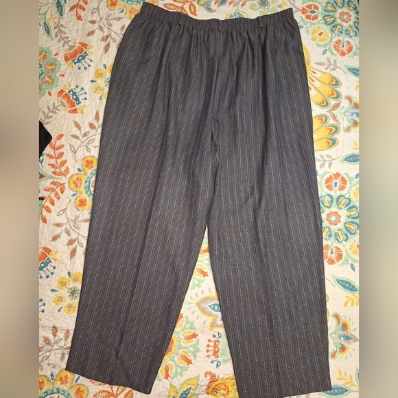 A bundle of 3 ladies slacks in a size 24W. Pre-loved and in great condition. - Picture 9 of 16